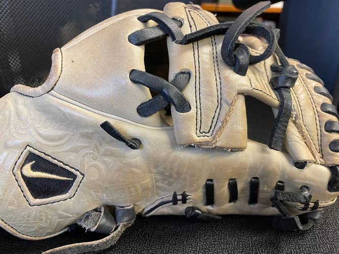 Used Nike Right Hand Throw Infield DEP Baseball Glove 11.5"