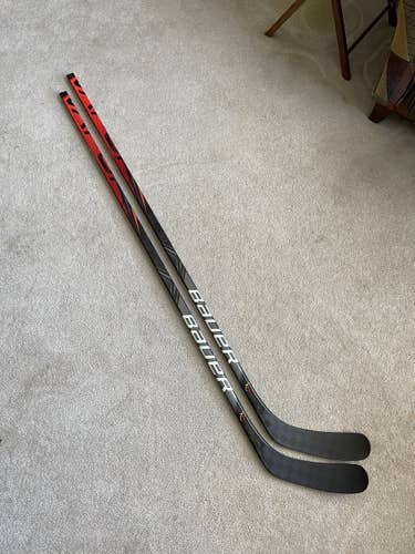 NEW 2 PACK Bauer Vapor Flylite Benn Pro 82 Flex University Of Nebraska Omaha Pro Stock Sticks