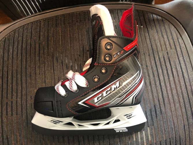 Youth CCM Regular Width  Size 12 JetSpeed FT2 Hockey Skates
