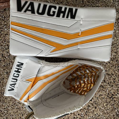 NEW VAUGHN V9 SENIOR PRO GLOVES