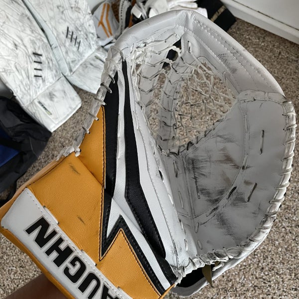 VAUGHN V9 PRO CARBON SENIOR GLOVE