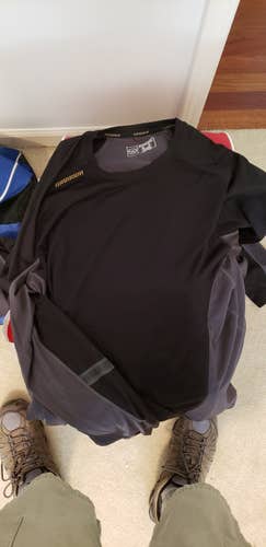Sr Men's Large Warrior Base Layer Shirt