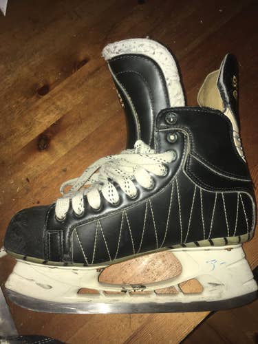 Senior Used Bauer Classic Gold Hockey Skates Regular Width Size 8.5