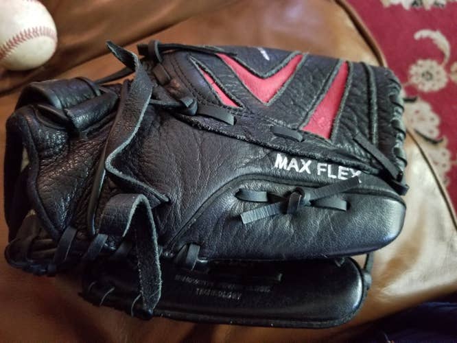 Black Used Kid Pitch (9YO-13YO) Mizuno Right Hand Throw Prospect Paraflex Baseball Glove 11.5"