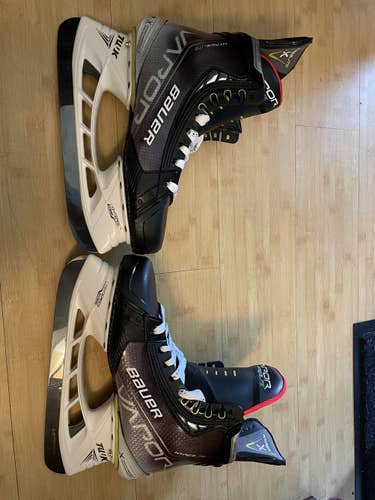 Senior Bauer   Size 7.5 Vapor Hyperlite Hockey Skates