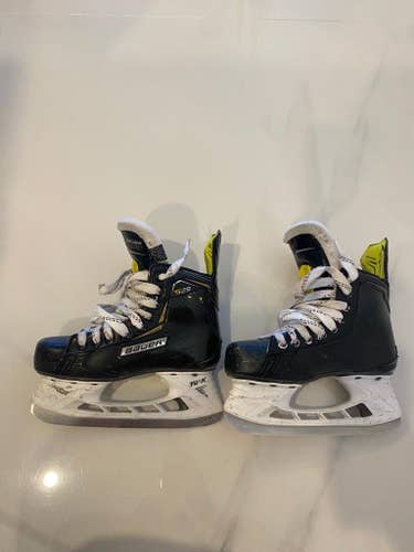 Bauer Supreme S29 Hockey Player Skates. Size 2.5D