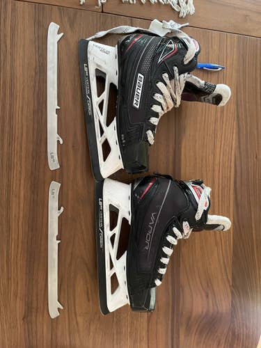 Used Bauer Regular Width  Size 4.5 Vapor X700 Hockey Goalie Skates