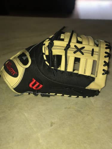 Black Adult Right Hand Throw 12.5" A2000 Baseball Glove