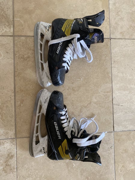 Senior Bauer Size 9.5 Supreme UltraSonic Hockey Skates