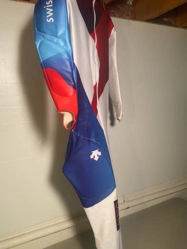 Unisex Used Youth Large Descente GS Suit