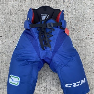 CCM HP45X Pro Stock Hockey Pants Vancouver Canucks 6008