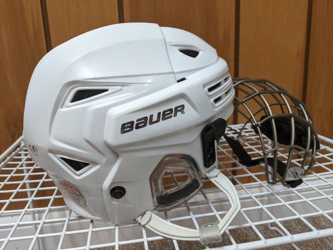 White Bauer Re-Akt 200 Helmet Small