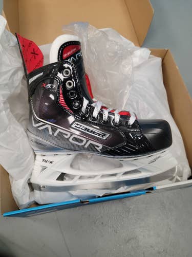 New Intermediate Bauer Vapor X3.7 Hockey Skates Extra Wide Width Size 5.5EE