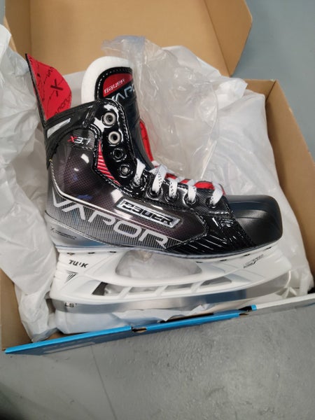 New Intermediate Bauer Vapor X3.7 Hockey Skates Extra Wide Width Size 5.5EE