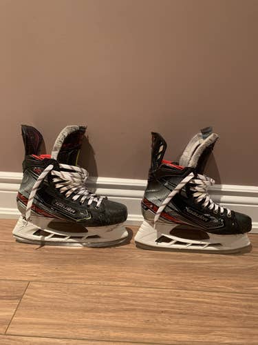 Senior Bauer Regular Width Pro Stock Size 8.5 Vapor 2X Pro Hockey Skates