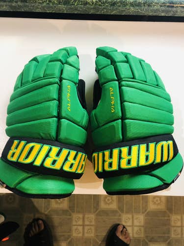 Warrior Senior 15"  hockey gloves/Kelly green and yellow, NEW