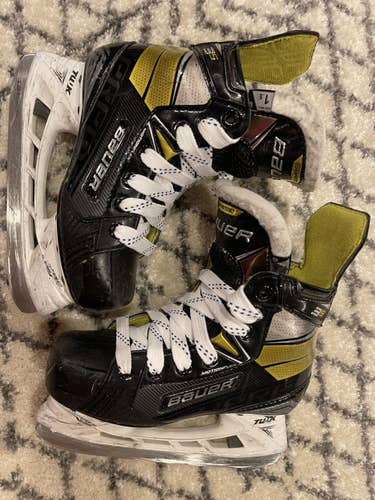 Youth Bauer Regular Width Size 1.5 Supreme 3S Hockey Skates