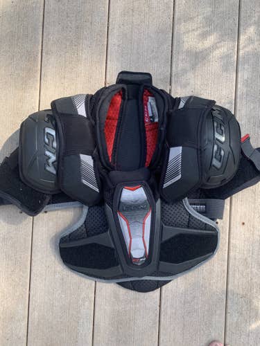 Junior Medium CCM  JetSpeed FT390 Shoulder Pads