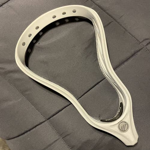 White Used Unstrung Maverik Tank Head