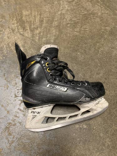 Senior Bauer Regular Width  Size 7 Supreme 170 Hockey Skates