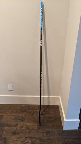 New Senior True Right Handed XC9 ACF Hockey Stick Mid Pattern Pro Stock