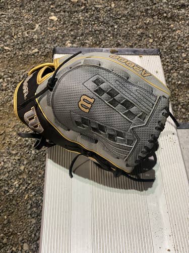 Gray Used High School/College Wilson Right Hand Throw Outfield A2000 Softball Glove 12.5"