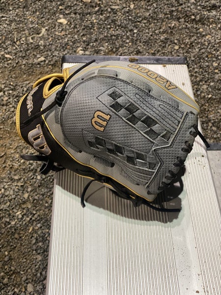 Gray Used High School/College Wilson Right Hand Throw Outfield A2000 Softball Glove 12.5"