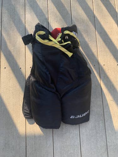 Black Youth Large Bauer  Supreme Lil Rookie pant Hockey Pants
