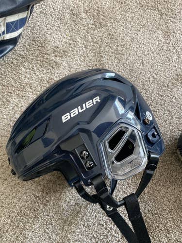 Bauer hyperlite helmet
