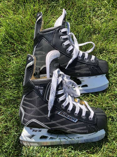 Junior Used Bauer Nexus 1000 Hockey Skates Regular Width Size 5.5