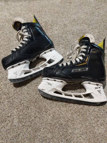 Junior Used Bauer Ignite Pro Hockey Skates Regular Width Size 2