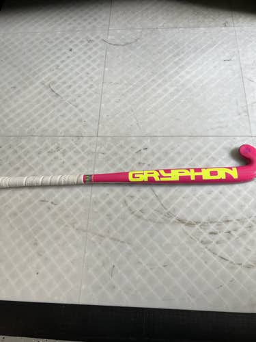 Youth girls outdoor 30’ Gryphon field hockey stick