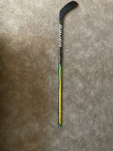 Junior Left Hand Toe Pattern  Supreme UltraSonic Hockey Stick