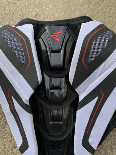 Senior Medium Easton Synergy HSX Shoulder Pads