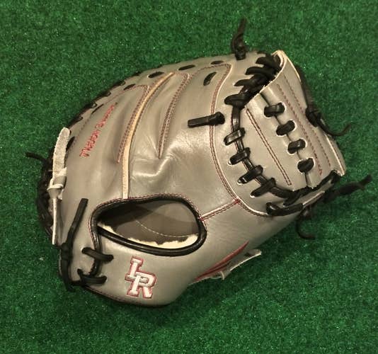 Like New Easton Small Batch D1 College Issued Catcher's Mitt 34"