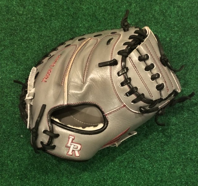Like New Easton Small Batch D1 College Issued Catcher's Mitt 34"
