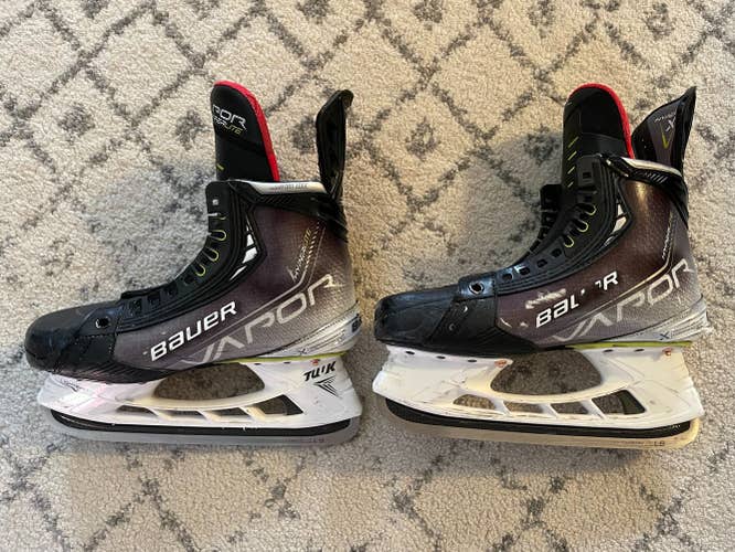 Senior Used Bauer Vapor Hyperlite Hockey Skates Size 7