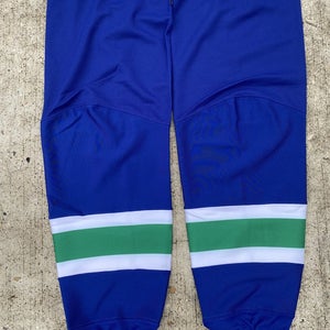 NEW! CCM Edge 4.0 Pro Stock Hockey Shin Pad Socks Vancouver Canucks Blue 6014