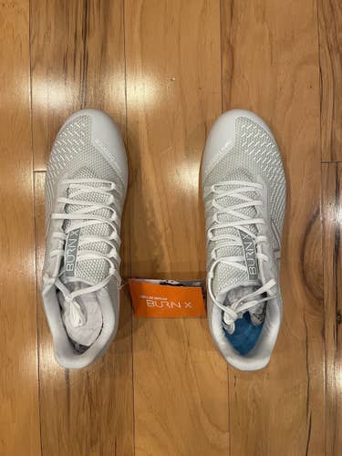 White Men's Molded Cleats New Balance Burn X Low