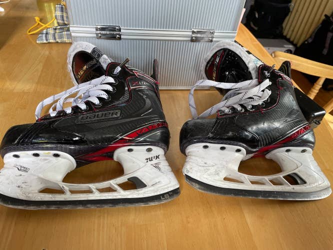 Junior Bauer Regular Width Size 1.5 Vapor X LTX Pro Hockey Skates