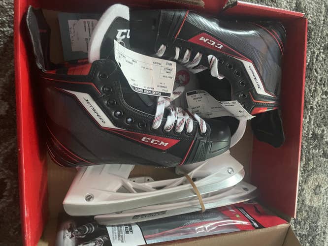 Senior New CCM JetSpeed FT2 Hockey Skates Regular Width Pro Stock Size 9