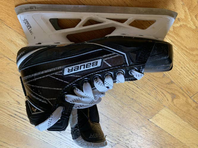 Bauer Junior Supreme 1S size 4 EE Goalie