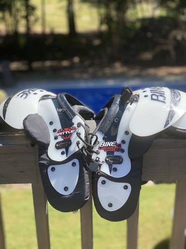 Bike Venom Series Rattler Shoulder Pads Xxs