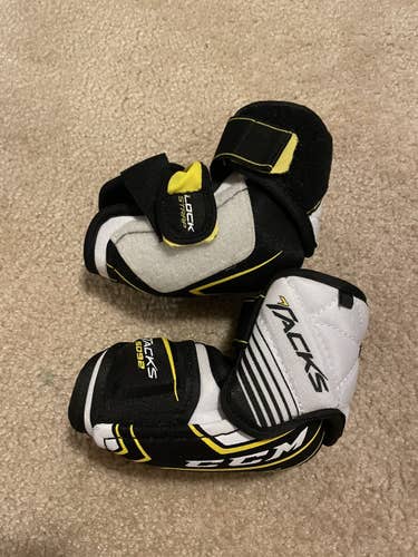 Used Jr Medium CCM  Tacks 5092 Elbow Pads