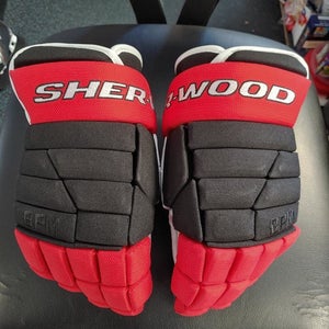 Black/Red New Senior Sher-Wood BPM 120 Gloves 14+"