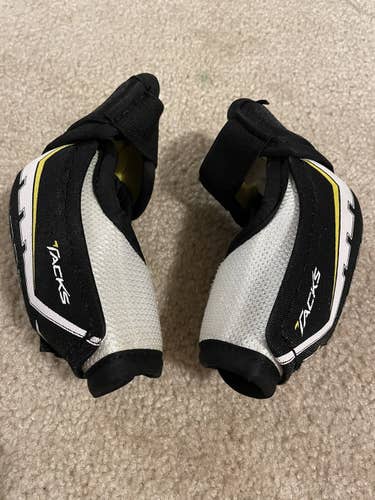 Used Jr Medium CCM  Tacks 2052 Elbow Pads