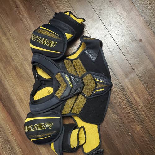 Used Junior Large Bauer Supreme TotalOne MX3 Shoulder Pads