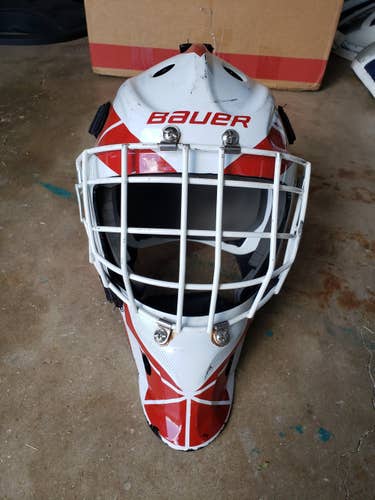 White/Red Senior Used Bauer 940x Goalie Mask