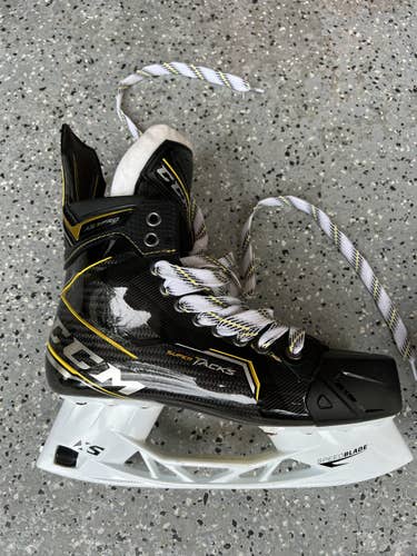 Senior CCM Extra Wide Width  Size 8.5 AS3 Pro Hockey Skates