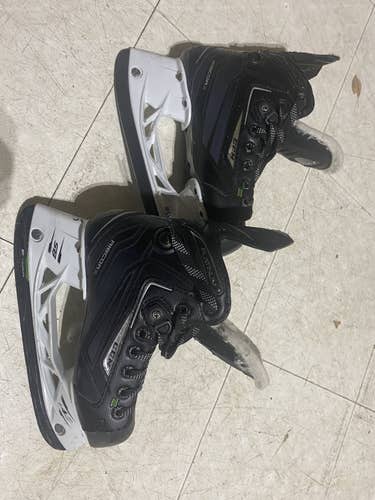 Junior CCM Regular Width  Size 1.5 RibCor Platinum Hockey Skates